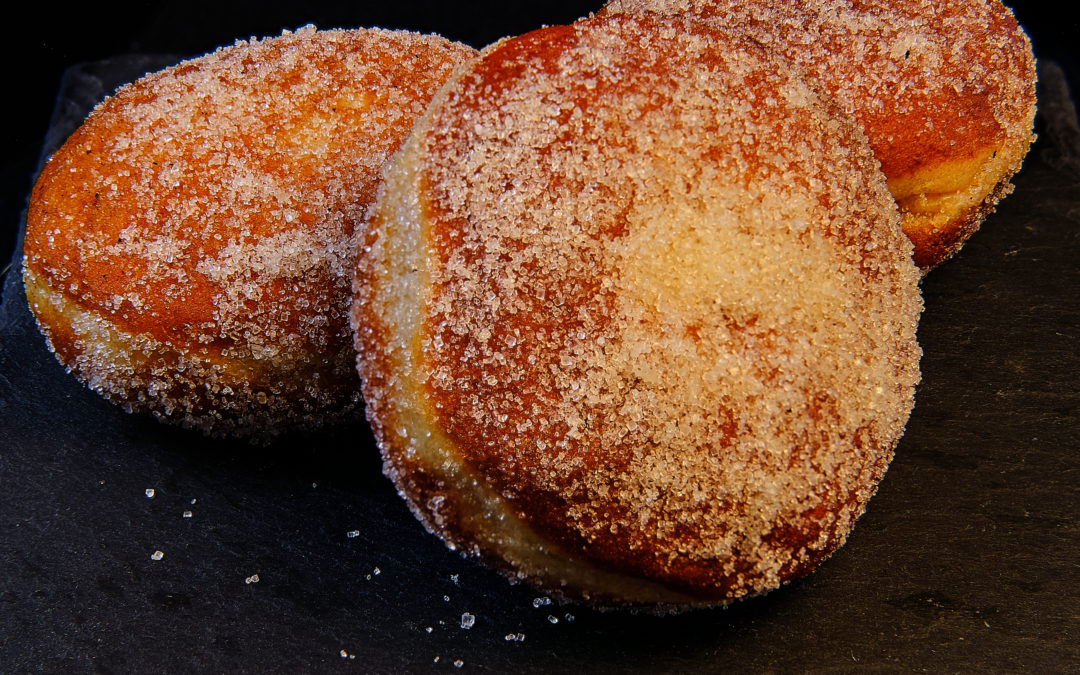 03050 Pfannkuchen mit Himbeerkonfitüre