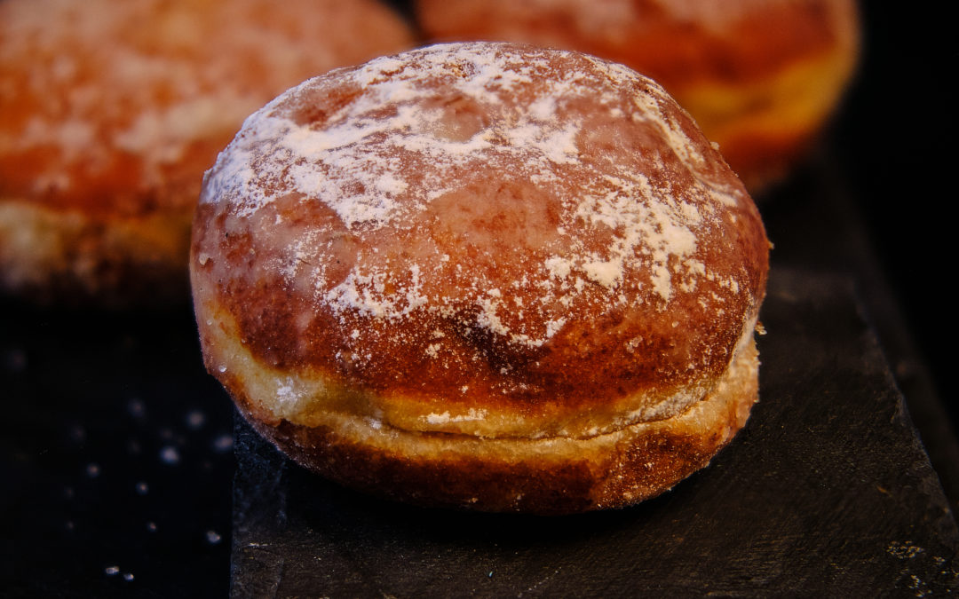 03051 Pfannkuchen mit Hagebuttenkonfitüre